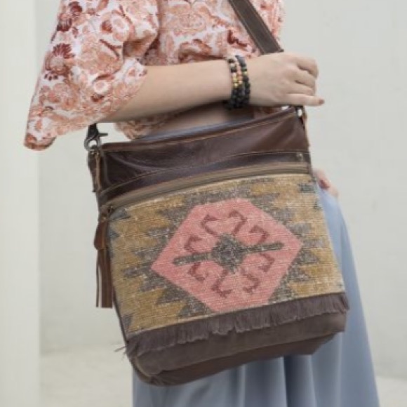 Last 1 New Boho Leather Shoulder Bag wFringe - Picture 6 of 9